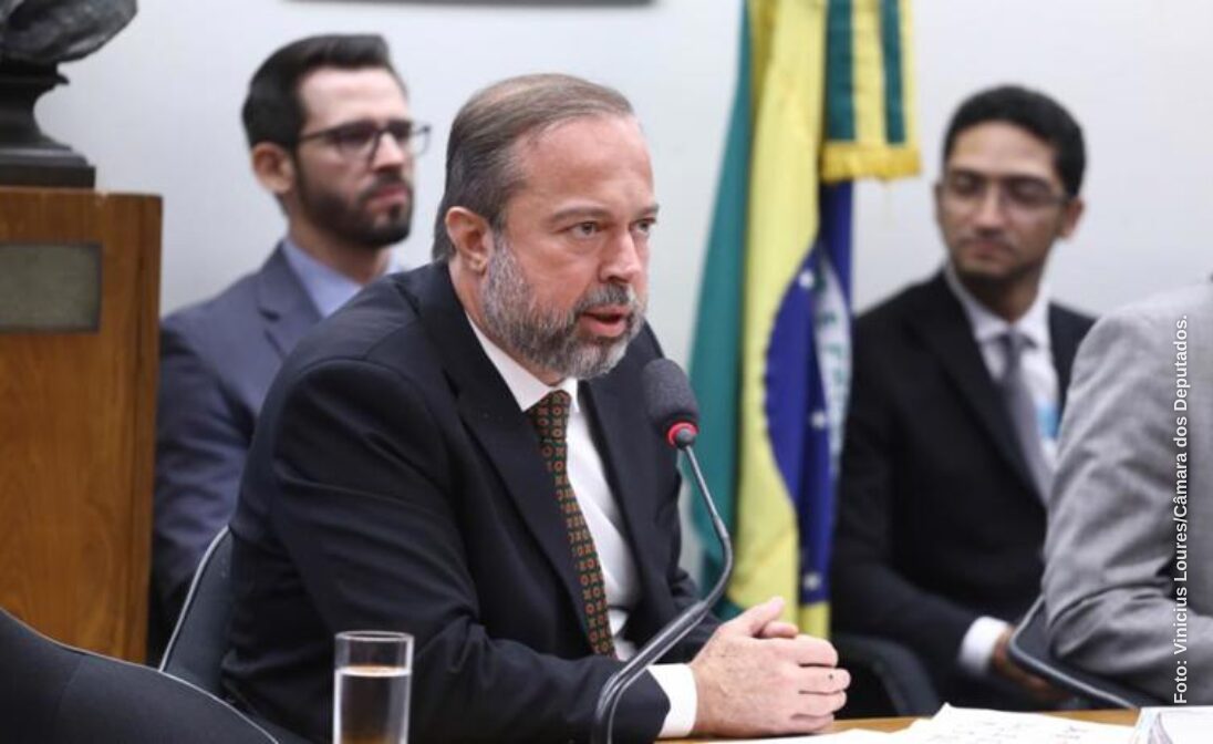 Silveira quer leilão de baterias em dezembro