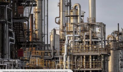 Entidades alertam governo sobre risco de demissões e fechamento de fábricas químicas em 2026